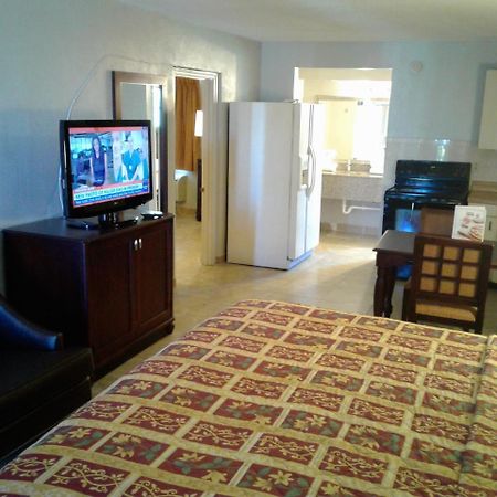 Express Inn & Suites - 5 Miles From St Petersburg Clearwater Airport Kültér fotó