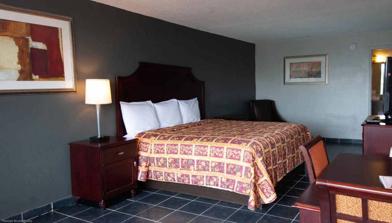 Express Inn & Suites - 5 Miles From St Petersburg Clearwater Airport Kültér fotó