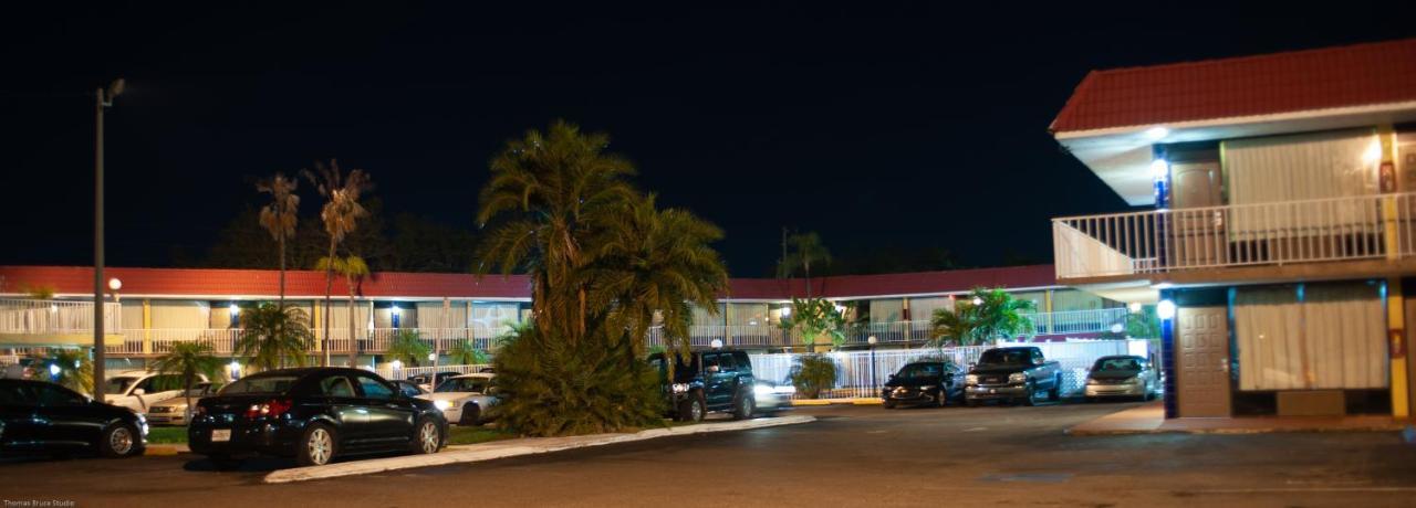 Express Inn & Suites - 5 Miles From St Petersburg Clearwater Airport Kültér fotó