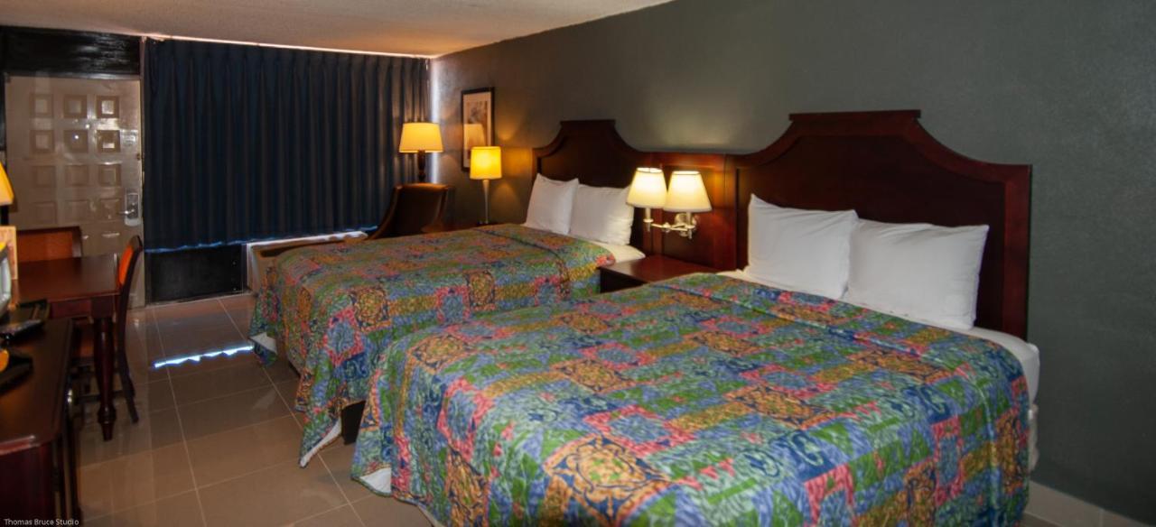 Express Inn & Suites - 5 Miles From St Petersburg Clearwater Airport Kültér fotó