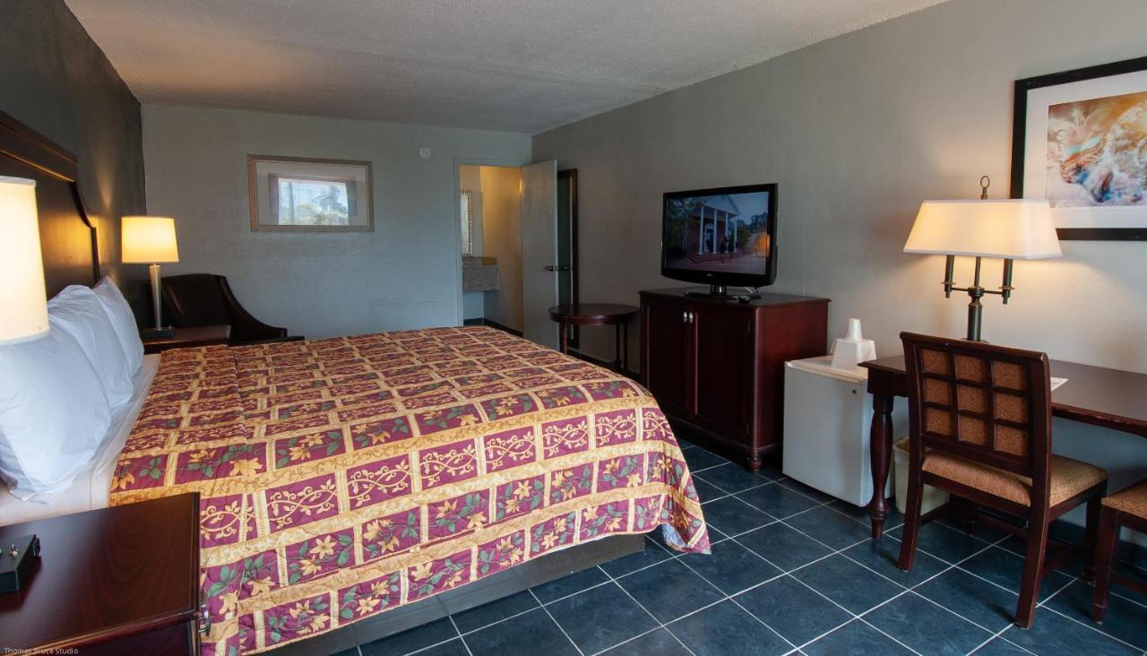 Express Inn & Suites - 5 Miles From St Petersburg Clearwater Airport Kültér fotó